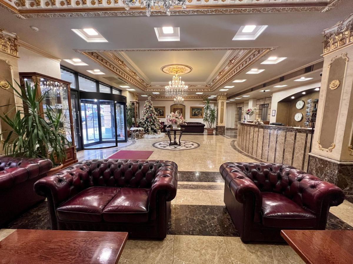 Royal Plaza By Stellar Hotels, Jerevan Exteriör bild