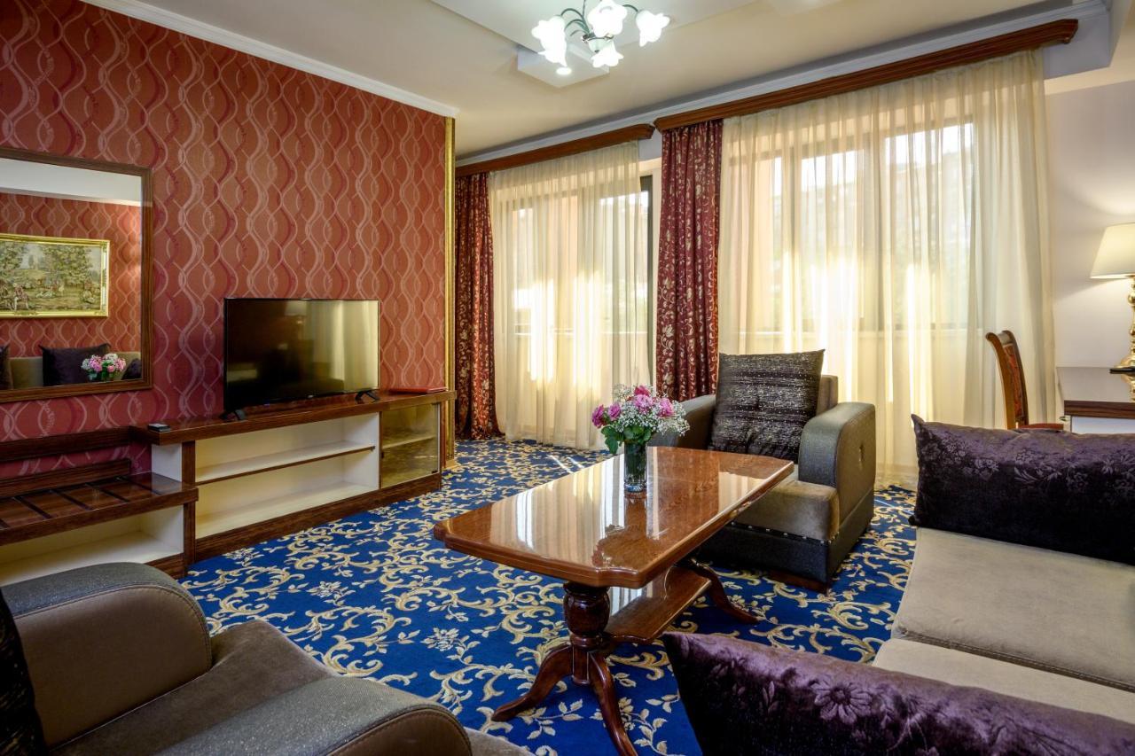 Royal Plaza By Stellar Hotels, Jerevan Exteriör bild