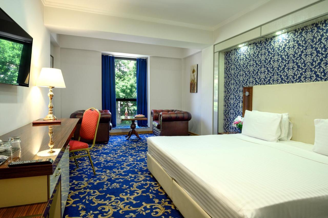 Royal Plaza By Stellar Hotels, Jerevan Exteriör bild