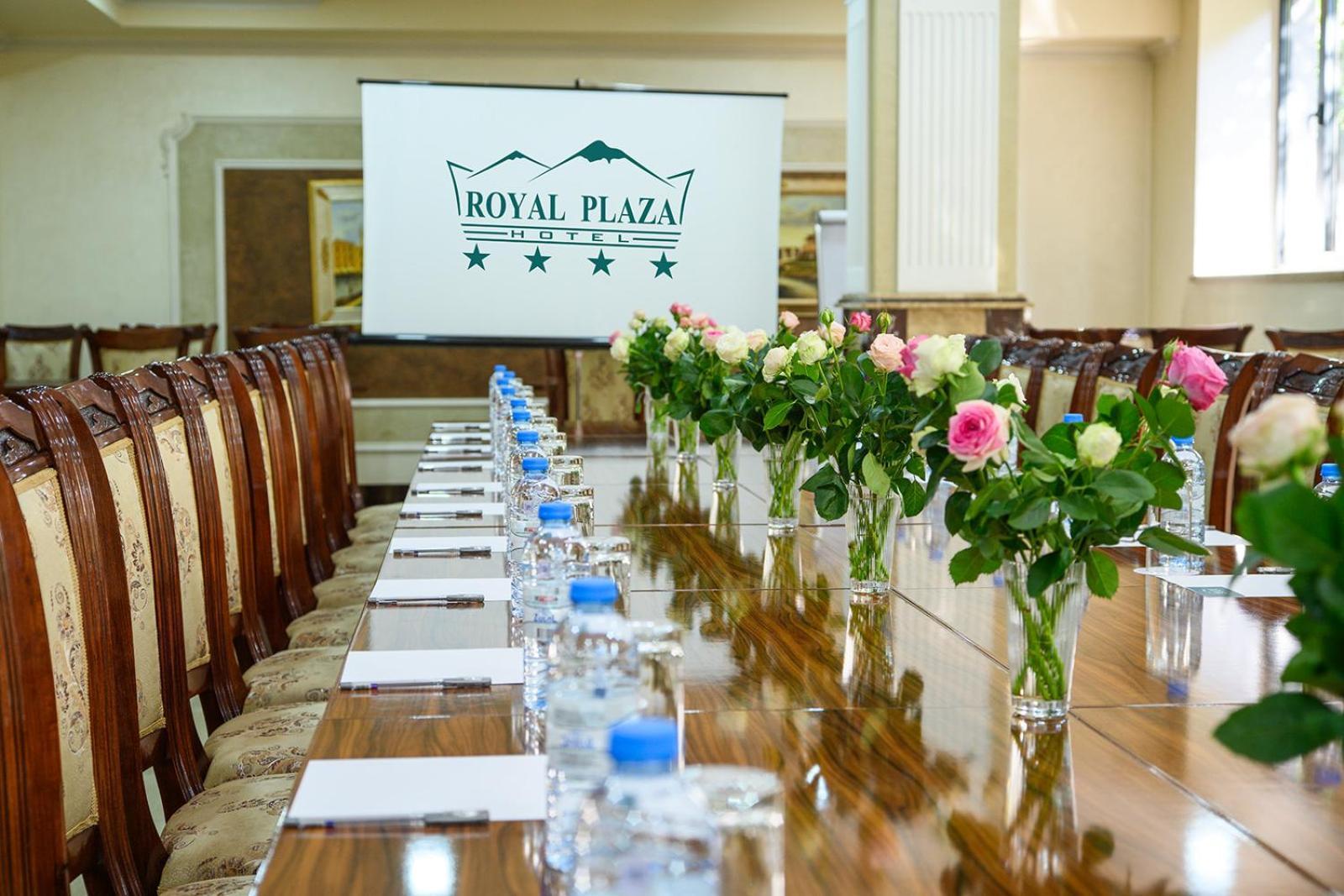 Royal Plaza By Stellar Hotels, Jerevan Exteriör bild