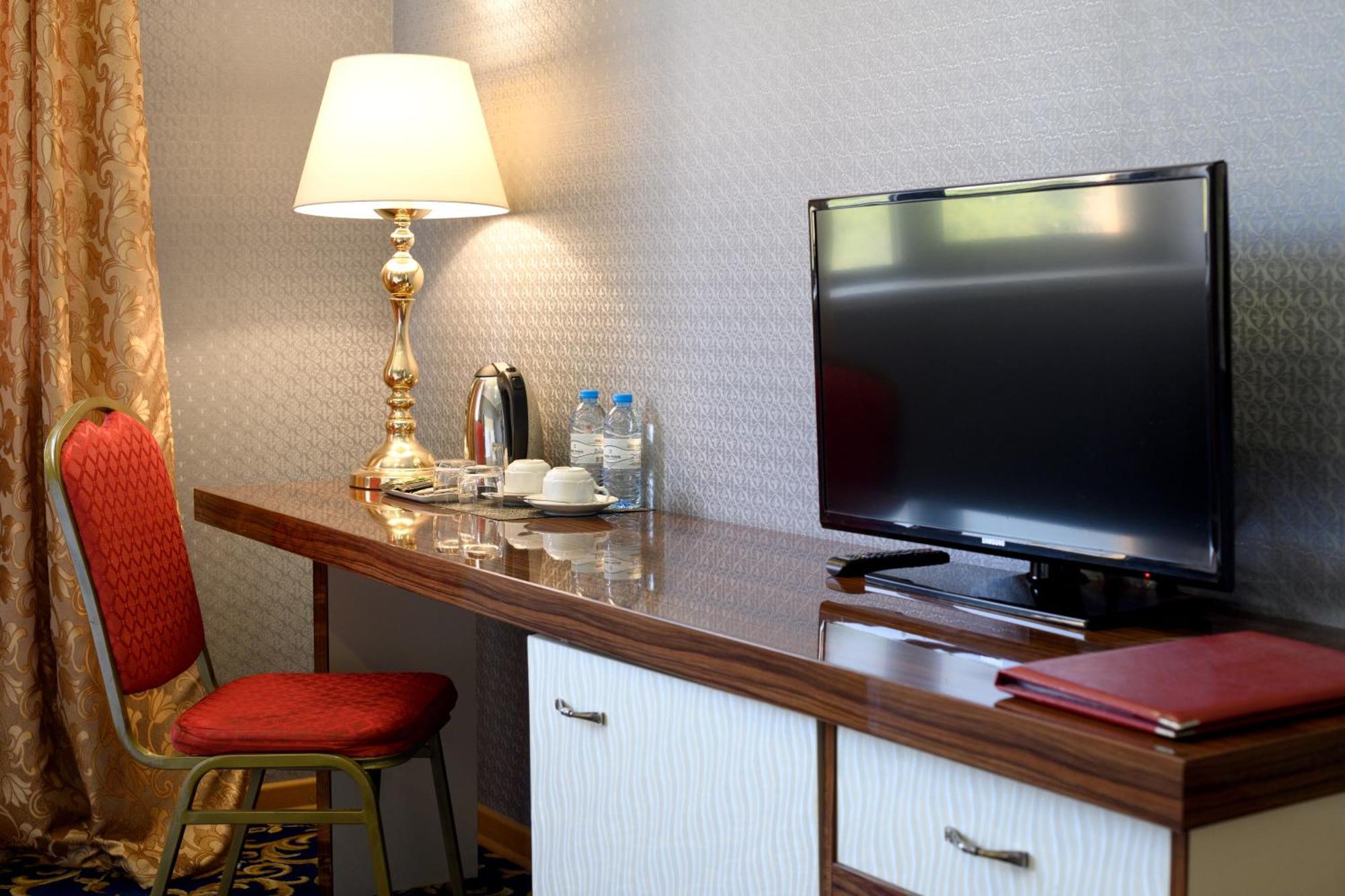 Royal Plaza By Stellar Hotels, Jerevan Exteriör bild
