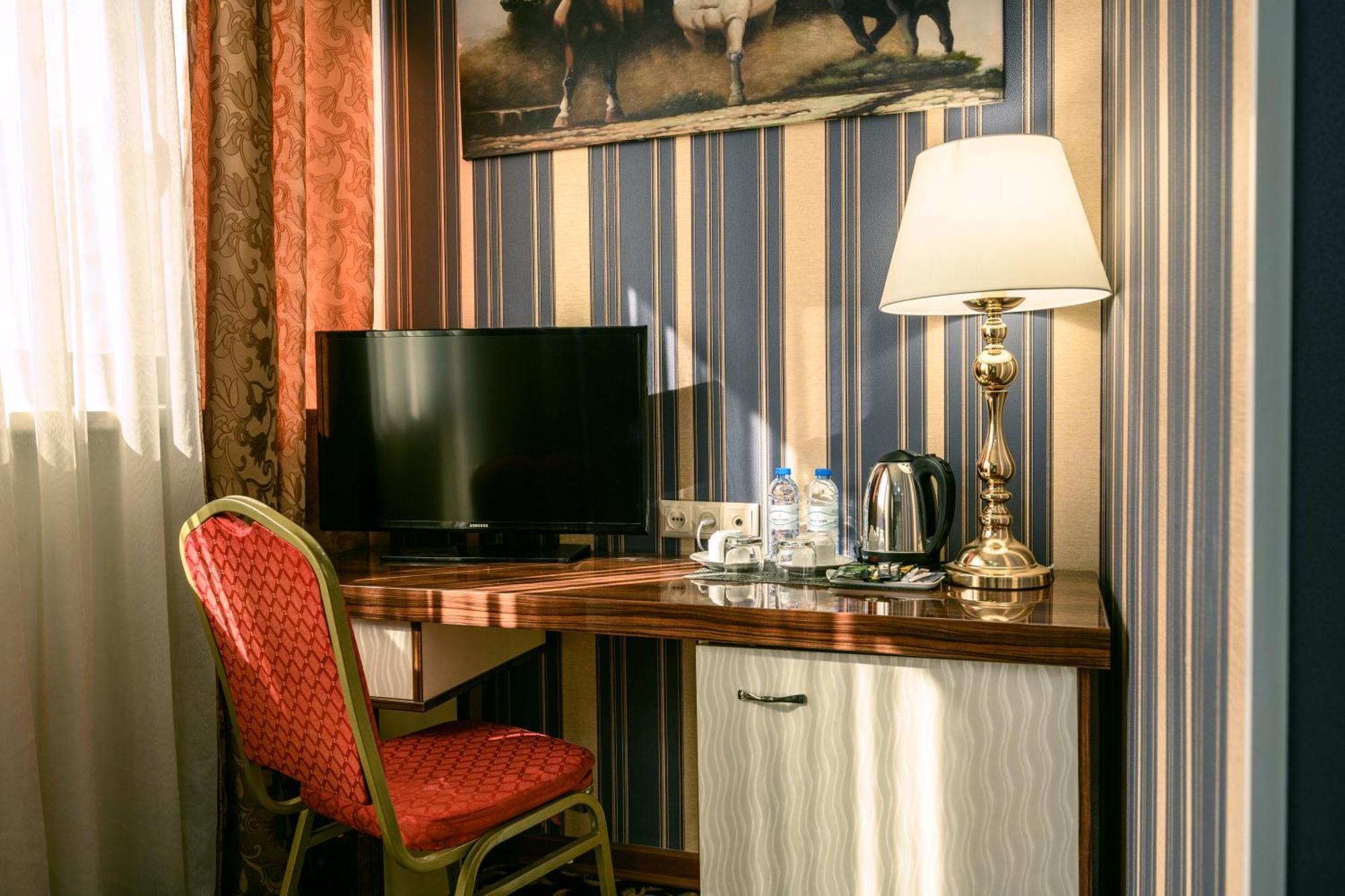 Royal Plaza By Stellar Hotels, Jerevan Exteriör bild