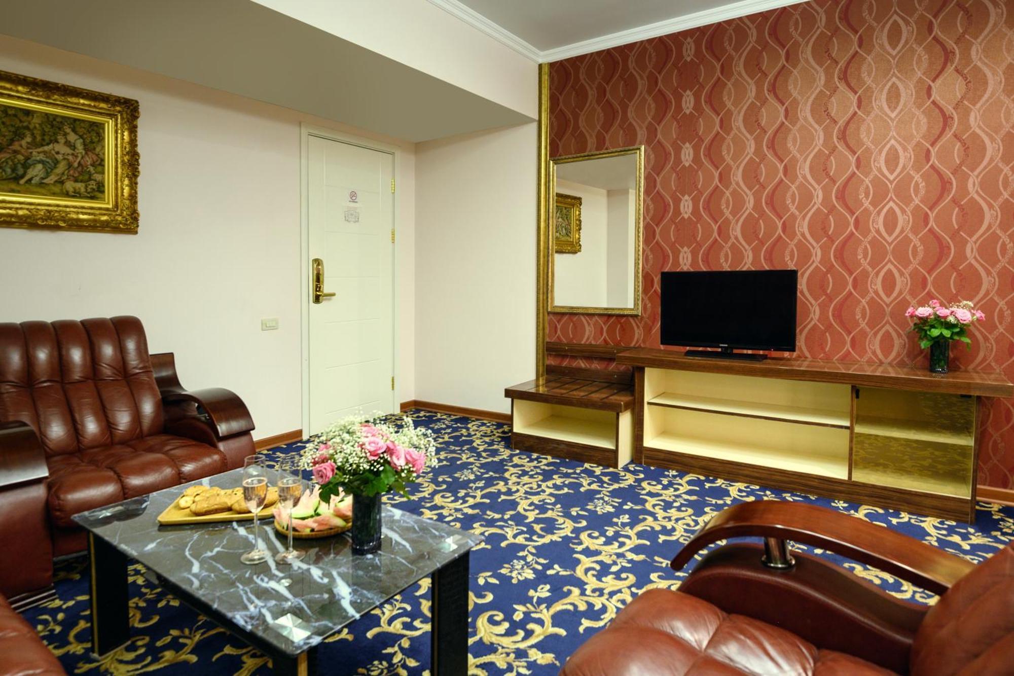 Royal Plaza By Stellar Hotels, Jerevan Exteriör bild