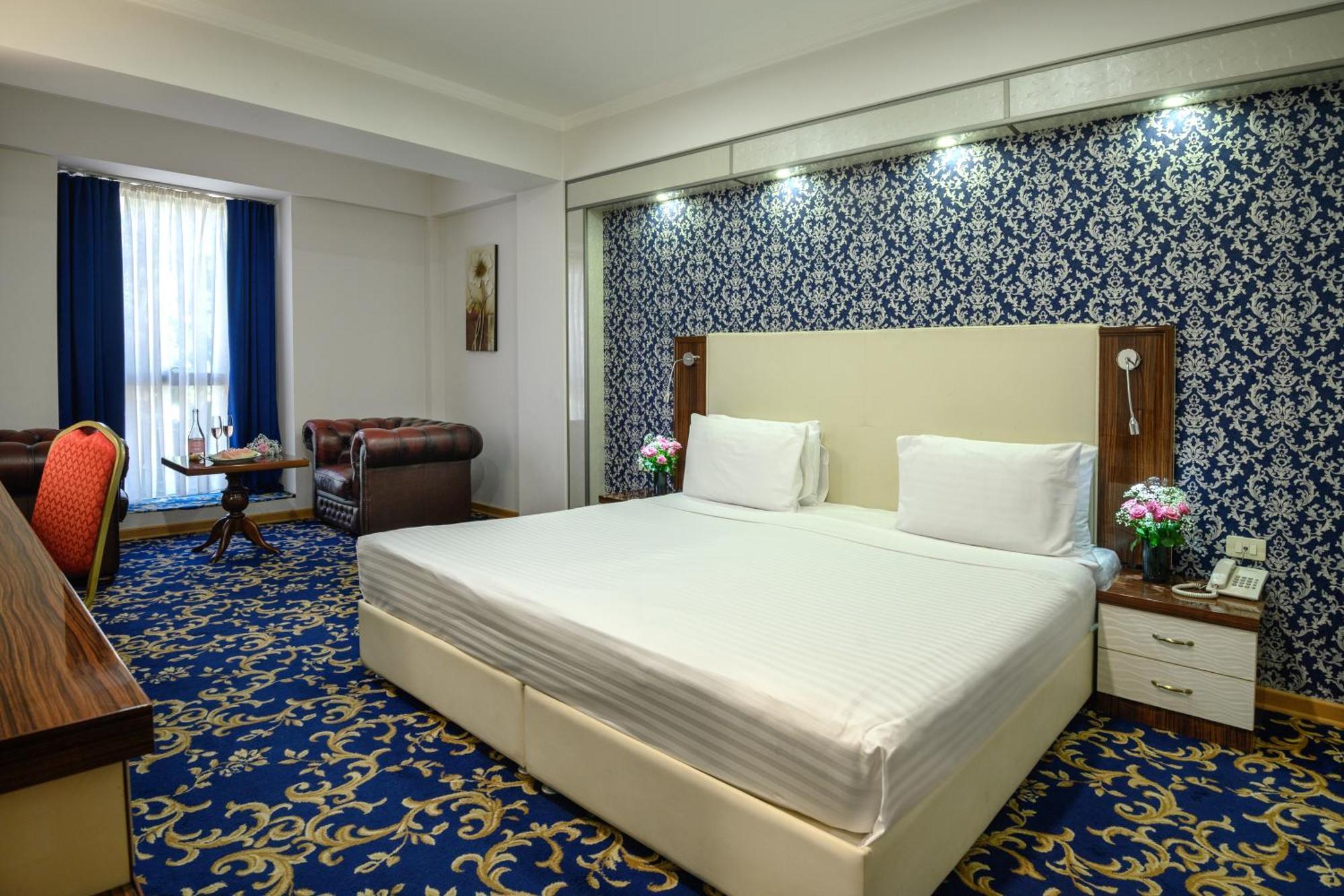 Royal Plaza By Stellar Hotels, Jerevan Exteriör bild