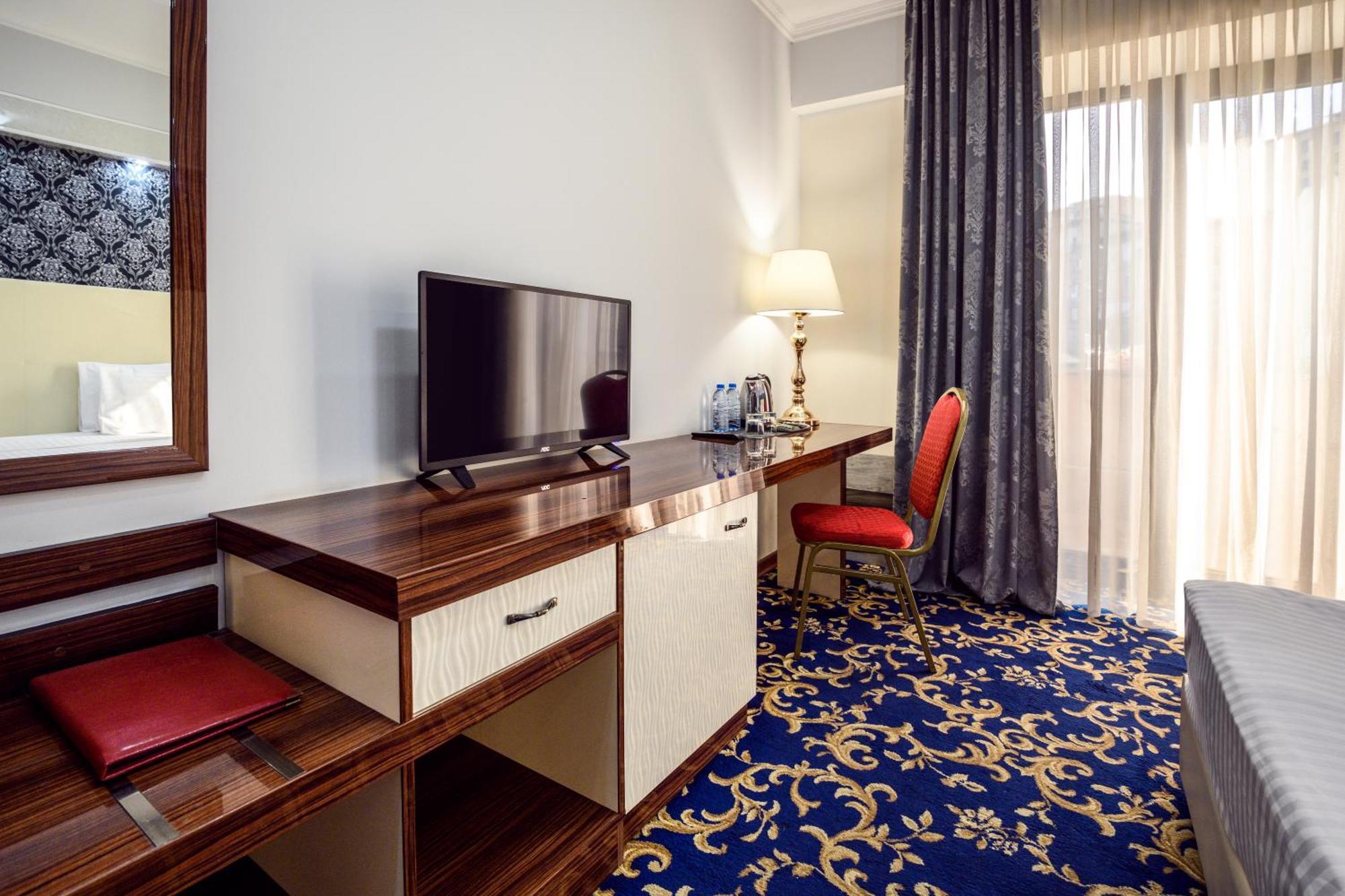 Royal Plaza By Stellar Hotels, Jerevan Exteriör bild