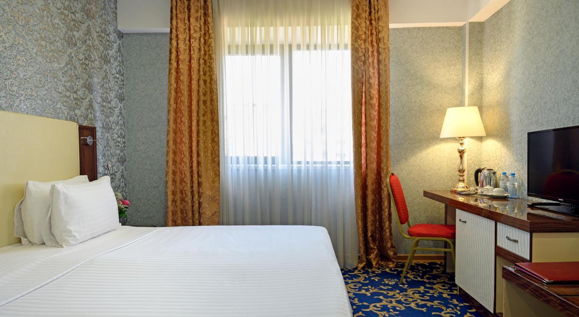 Royal Plaza By Stellar Hotels, Jerevan Exteriör bild