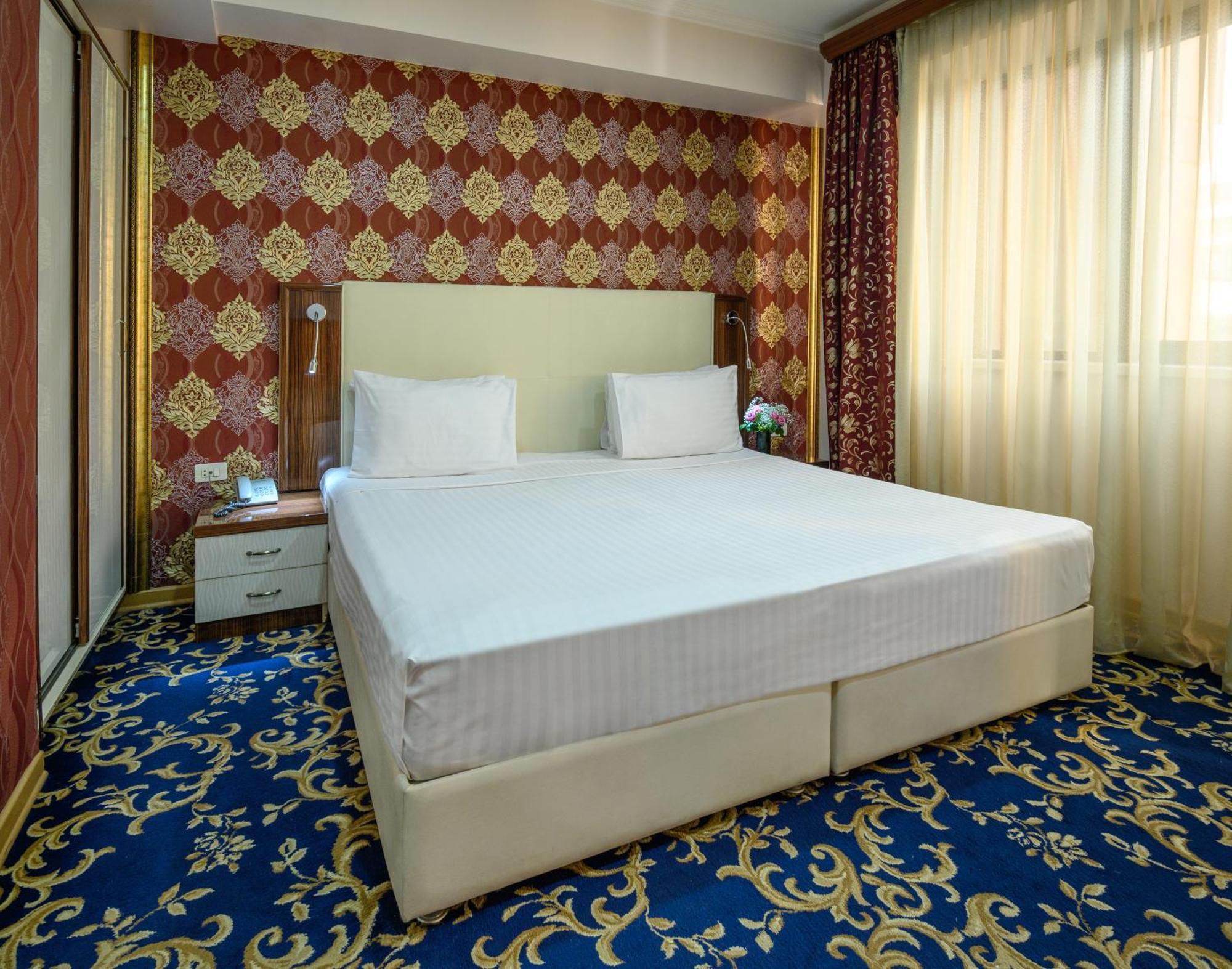 Royal Plaza By Stellar Hotels, Jerevan Exteriör bild