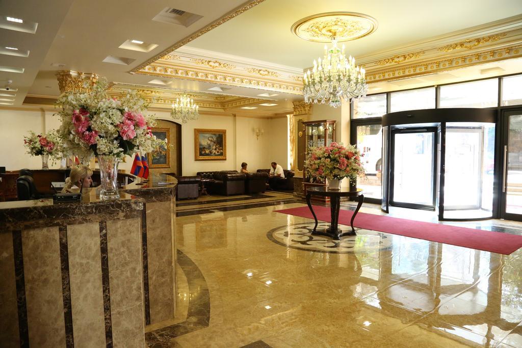 Royal Plaza By Stellar Hotels, Jerevan Exteriör bild